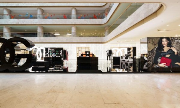 延续经典，Dolce Gabbana Logo系列手袋限时精品店正式启幕